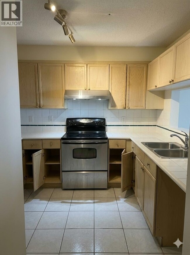 8 Laguna Ct Unit 902