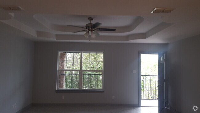 Building Photo - 709 E 3rd St Unit C Rental