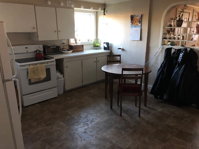 Photo - Walk to WWU and Downtown from This Perfectly Located Magnolia St Apartment Unit #1