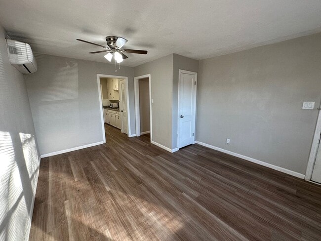 Photo - 1909 Pecos St