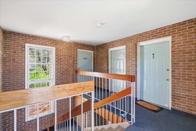 Photo - "Charming 2-Bed Oasis: Cozy 780 Sq Ft Retreat in Sterling, VA!" Unit 3