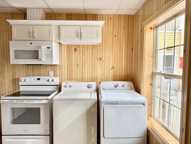 Photo - Well maintained inside and out Unidad 809 Portland RD Saco