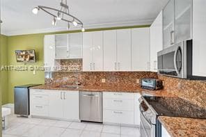 Photo - 781 NE 195th St (North Miami Beach, FL)