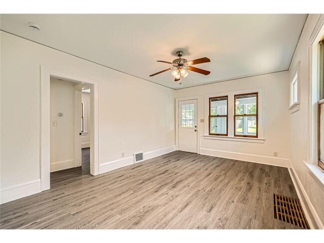 Photo - 1083 Western Ave N