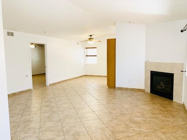Photo - Lovely 1460/sf 3 Bedroom  2 Bath  2/CG TH