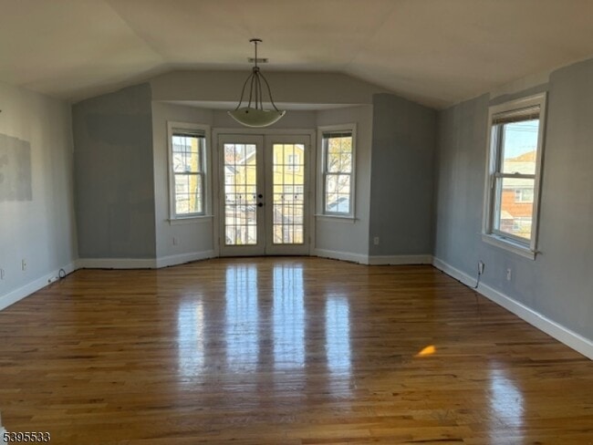 Photo - 728 Linden Ave