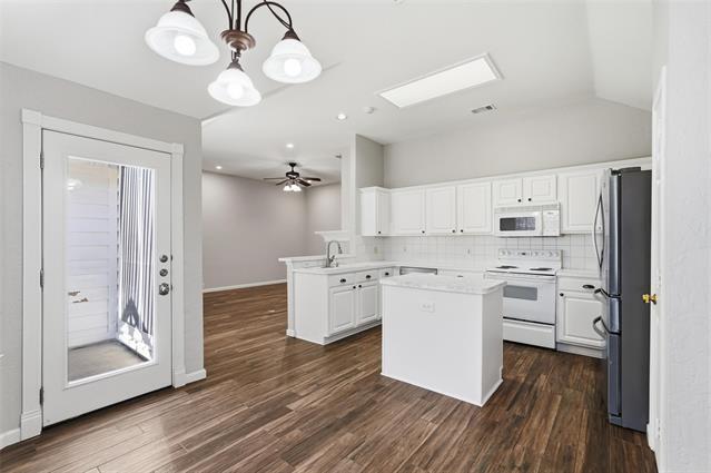 Photo - 1202 Defford Ln