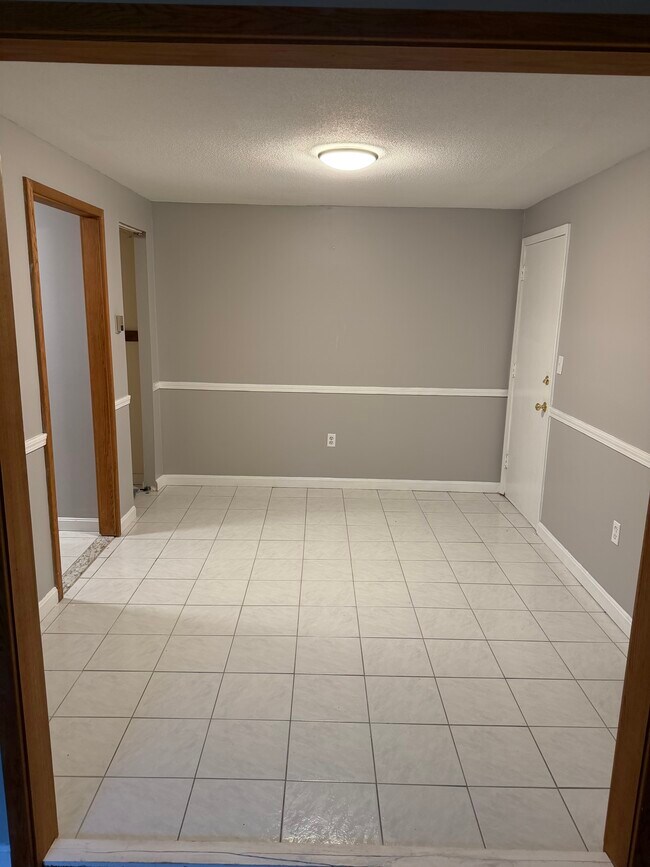 Photo - 12 English Village Rd