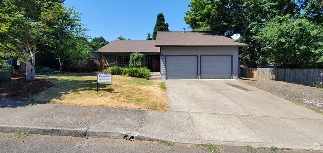 Building Photo - Three Bedroom w/ a Large Bonus Room on a C... Rental