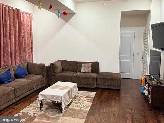 Photo - 1754 N Randolph St