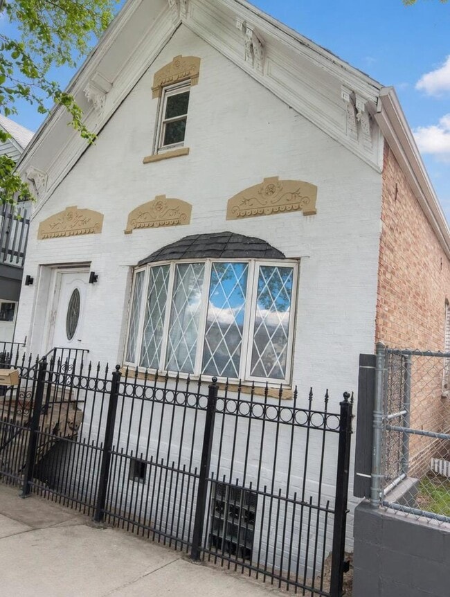 Building Photo - 1439 W 16th St