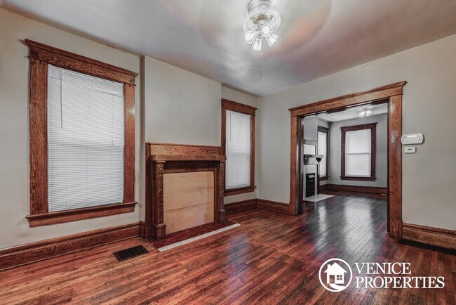 Photo - 2176 Summit St