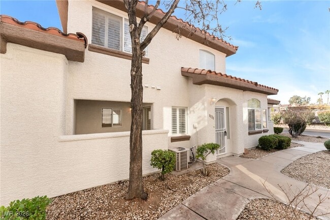 Photo - 8028 Desire Dr