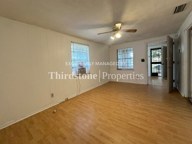 Photo - 3317 Jones St