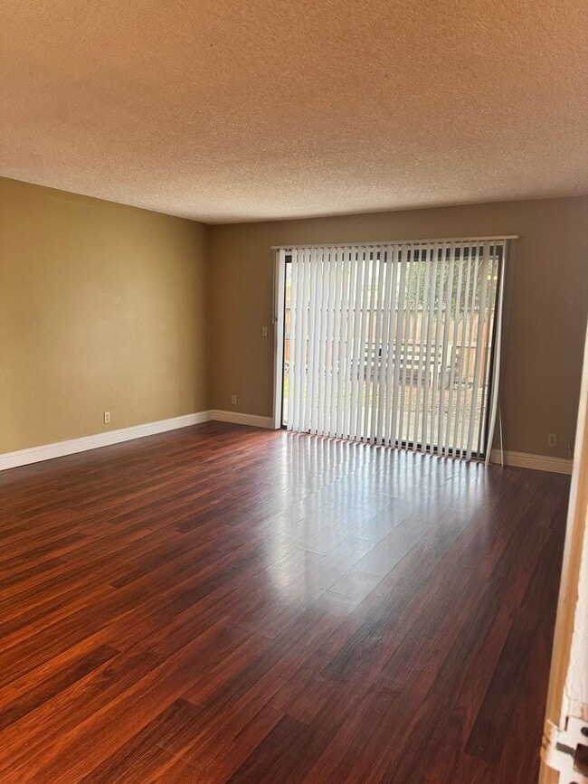 Photo - 4814 E Rialto Ave Unidad 4814 E. Rialto Ave #106