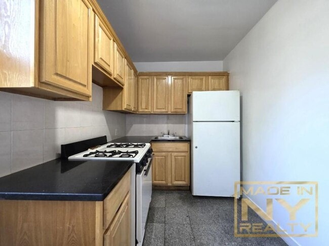 Building Photo - 1 bedroom in Kew Garden Hills NY 11367 Unit 41F Rental