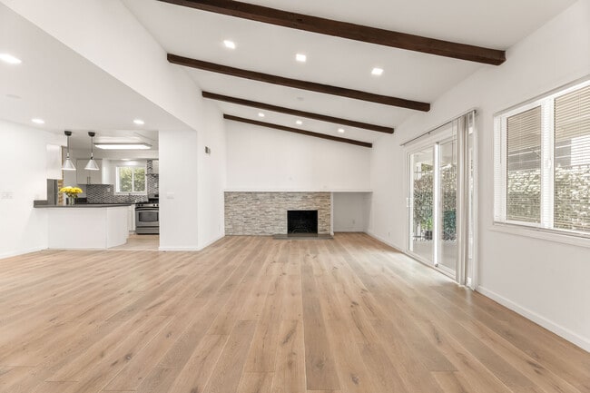 Photo - 5700 Vanalden Ave Unidad A