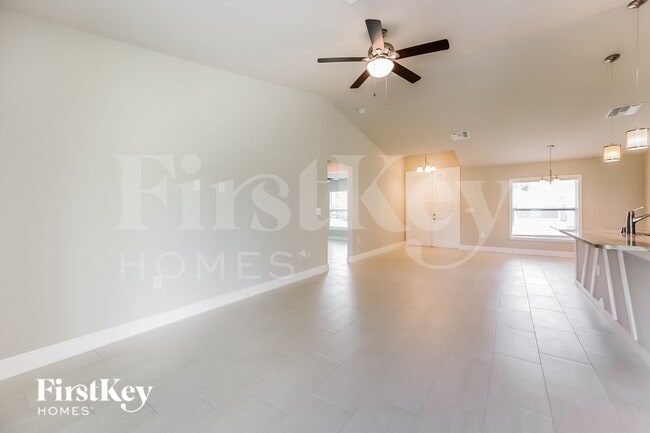 Photo - 845 Chezy St E