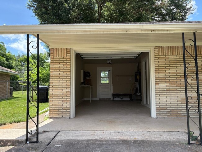 1411 Ansbury Dr