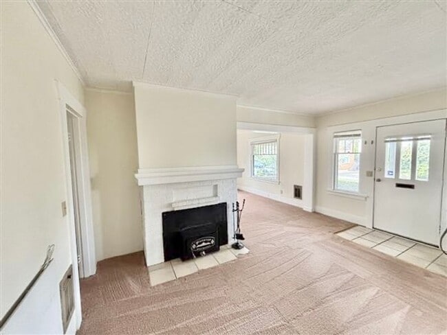 Photo - 4457 Woodland Park Ave N Unit A