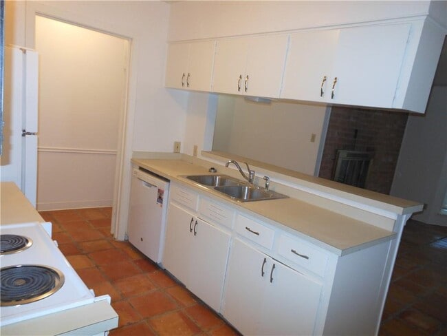 2308 Barton Skyway