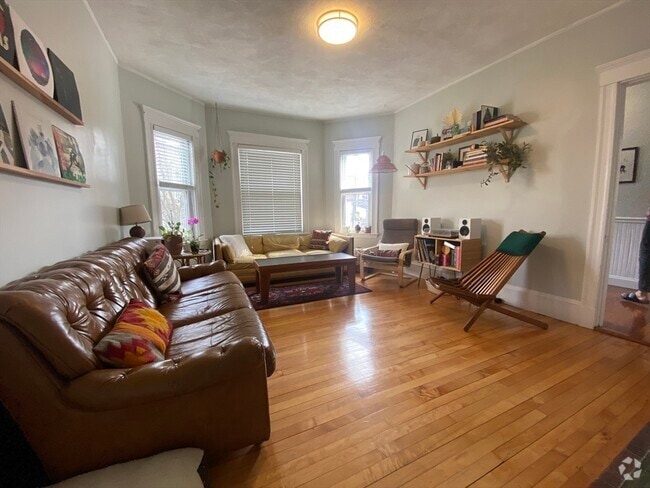 Building Photo - 410 Medford St Unit 2 Rental