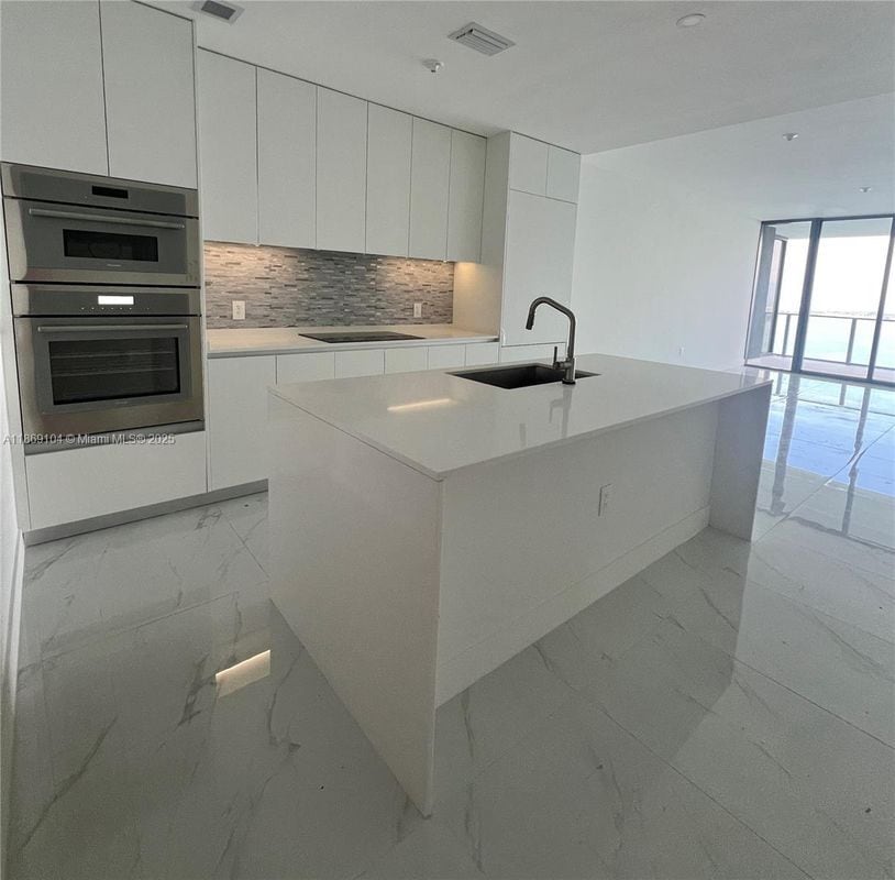 Photo - 700 NE 24th St