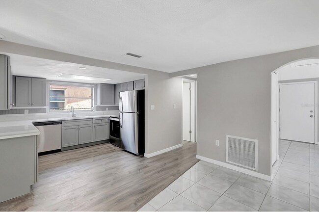 7210 Parrot Dr
