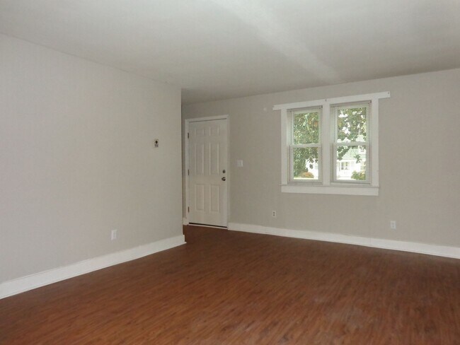 Photo - 307 W Little Creek Rd