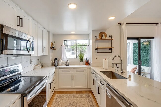 Photo - 532 Via De La Valle Unidad C