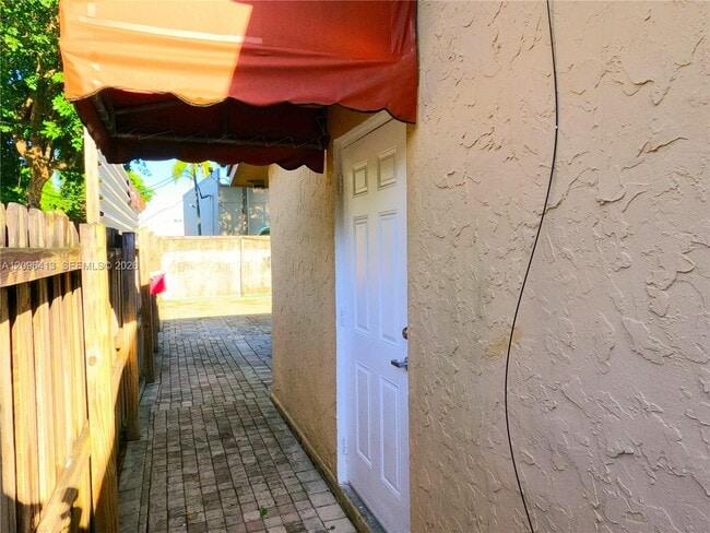 1188 Zill St Unidad Interior