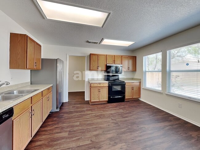 Photo - 10423 Manor Crk