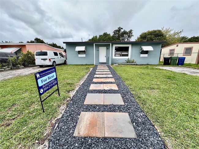 Building Photo - 1306 NW 11th Pl