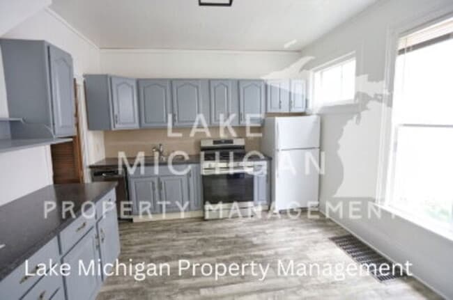 636 Livingston Ave NE Unit #1