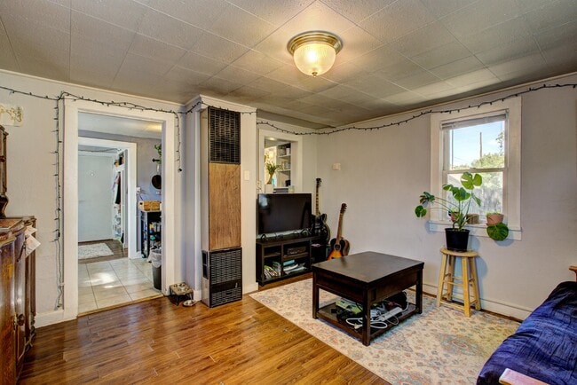 1915 W Madison Ave