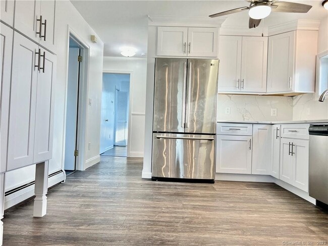 Building Photo - 826 Oldfield Road Unit 2nd Fl+3rd Fl Rental