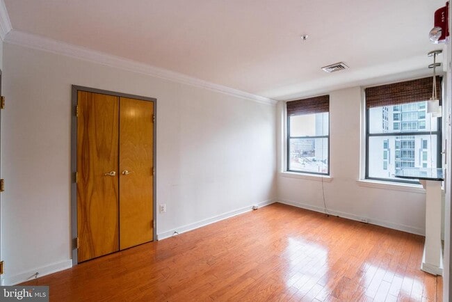 Photo - 1939 Chestnut St Unit 6B