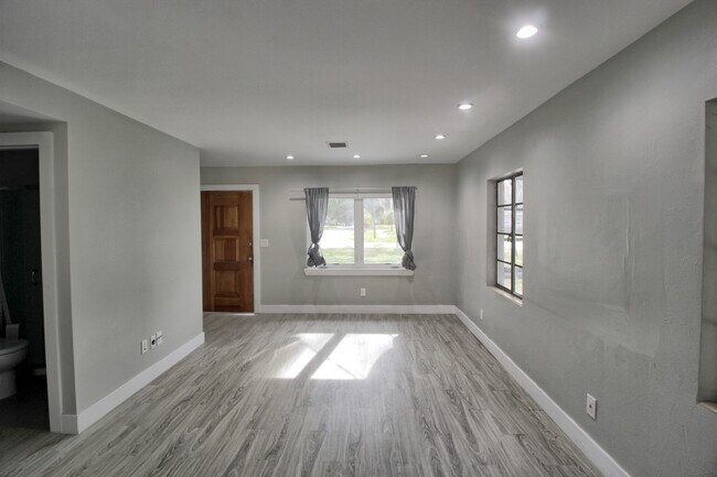 Photo - 3027 E Crystal Lake Ave