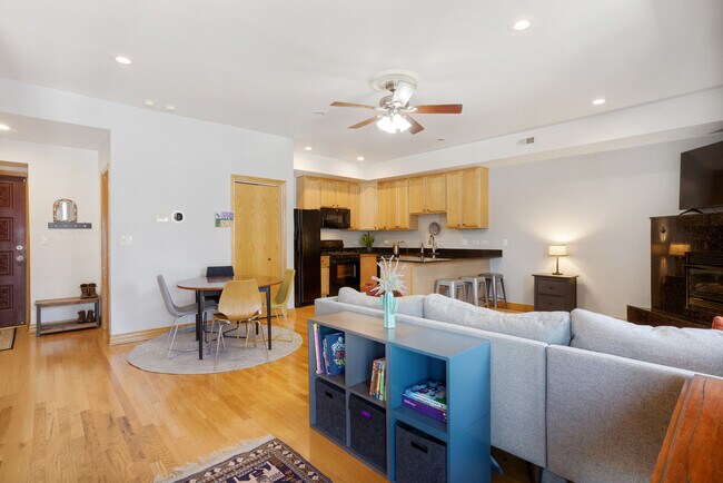 Photo - 2350 N Kedzie Blvd Unit M