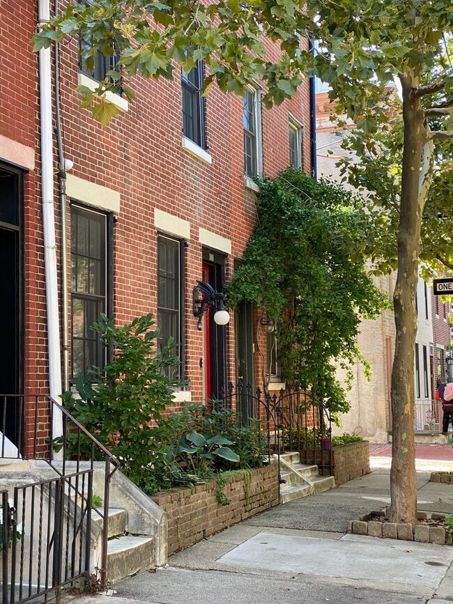 Building Photo - 624 Catharine St Unit 2nd Floor