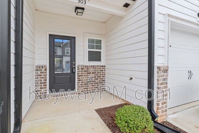 Photo - 303 Sumac Trail