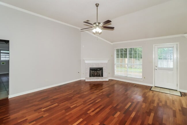 Photo - 1058 Green Fern Cove