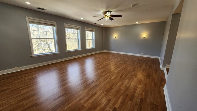 Photo - 6111 N Washtenaw Ave Unidad 3
