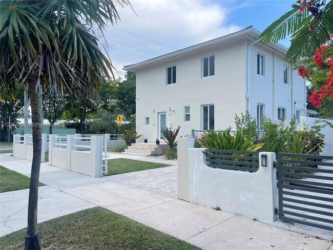 Photo - 383 SW 25th Rd