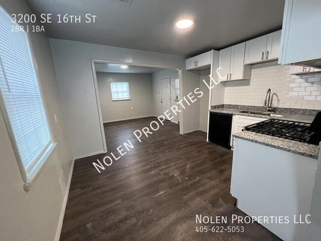 Photo - 3200 SE 16th St