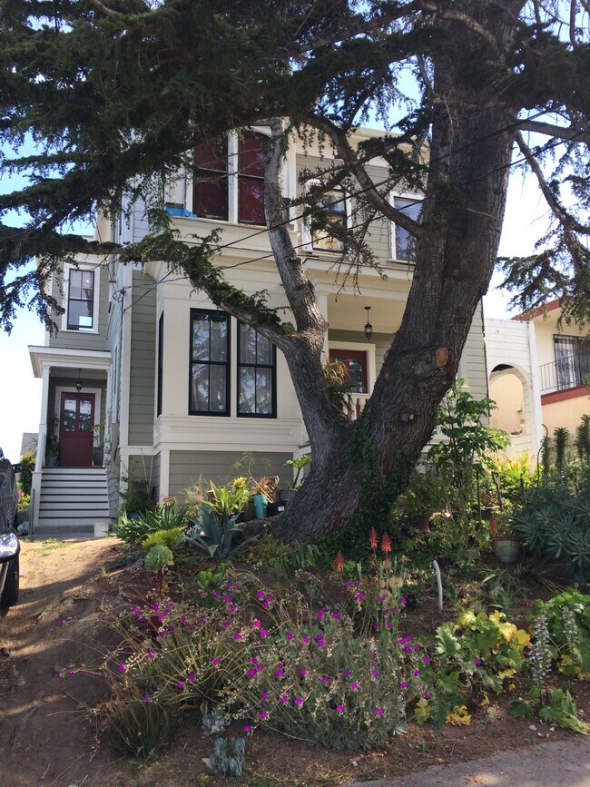 Street View - 1374 E 32nd St Unit D