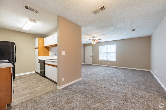1BR, 1BA - 771SF - Dinning Area