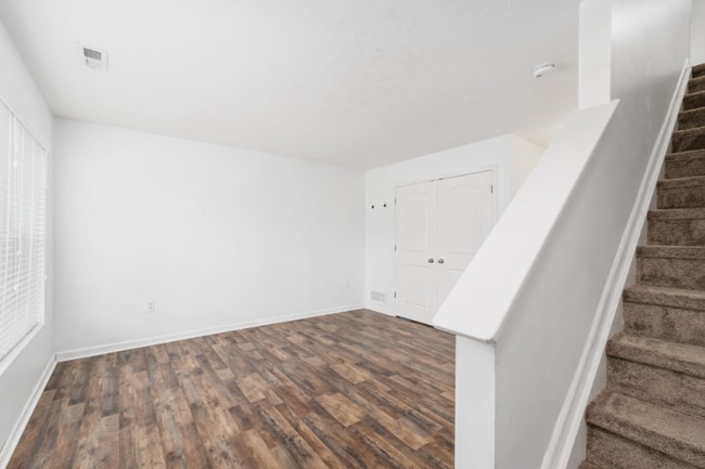 Photo - 353 Laurel Creek St