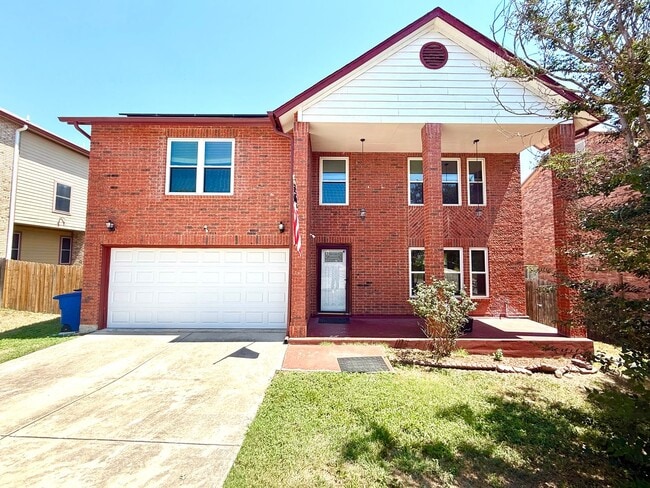 AVAILABLE NOW! 2- Story 4 Bedroom / 2.5 Ba... - AVAILABLE NOW! 2- Story 4 Bedroom / 2.5 Ba... House