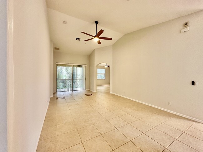 Photo - 1425 Mariposa Cir Unit 202